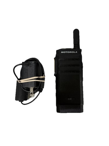 Motorola SL300 99 Channel Display Radio AAH88QCP9JA2AN UHF Set - Picture 3 of 3