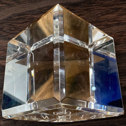 Rare Gearbox Software Aliens: Infestation 2011 Crystal Award Paperweight - Picture 5 of 7