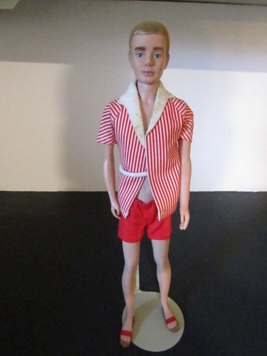1960 BARBIE BOYFRIEND BIONDA CAPELLI FLOCCATI KEN DOLL # 750 costume da bagno sandali sughero
