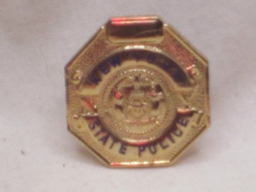 vintage NEW YORK STATE POLICE metal Bellfower lapel pin BX1 - Picture 4 of 5