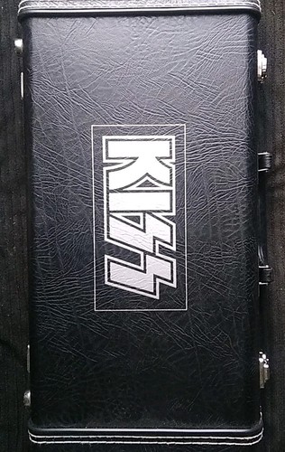 Kiss The Definitive Collection 5 cd Guitar Case with Sealed CDs - Picture 11 of 15