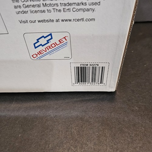 Ertl American Muscle 1:18 1967 Corvette Sting Ray silber schwarz mit blauer Kapuze - Bild 10 von 10