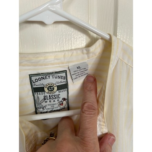 Looney Tunes Classic Button Shirt Size XL Yellow/White Striped Bugs Bunny e1 - Picture 4 of 4