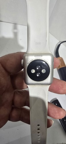 Apple Watch Series 3 38mm aluminiowa obudowa, na części, nie działa sprzedawana tak jak jest - Zdjęcie 2 z 3