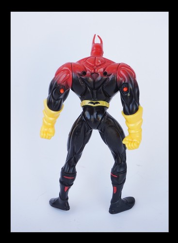 1997 KENNER RED HOODED * MISSILE FIRING * BATMAN ACTION FIGURE - Picture 2 of 2