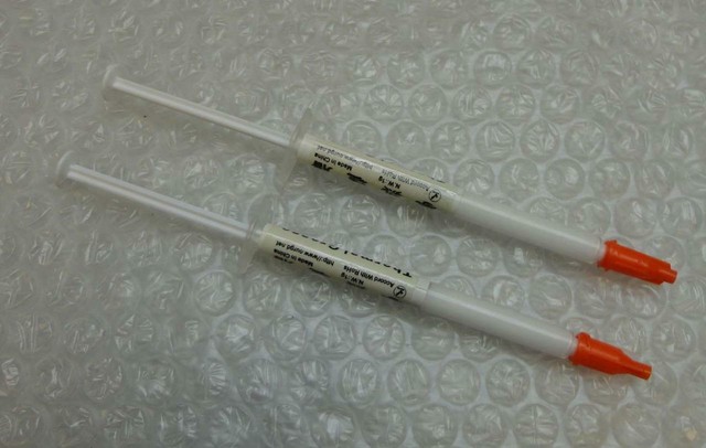 2 x Silicone Thermal Heatsink Processor CPU Paste Grease Tube / Syringe (White) 2 x Silicone Thermal Heatsink Processor CPU Paste Grease Tube / Syringe (White)