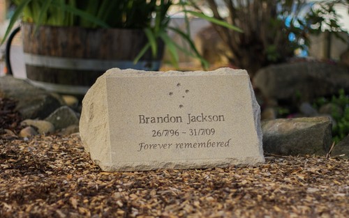 Natural Sandstone Memorial Marker - Picture 4 of 16
