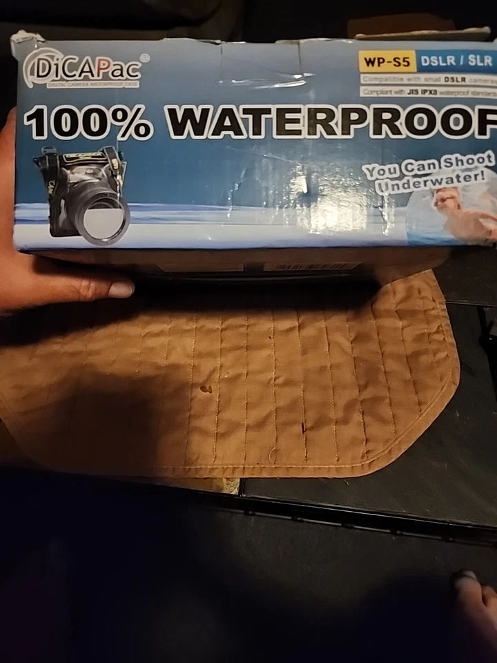Capa impermeável DiCAPac WP-S5 para câmeras digitais SLR caixa aberta - Imagem 2 de 4