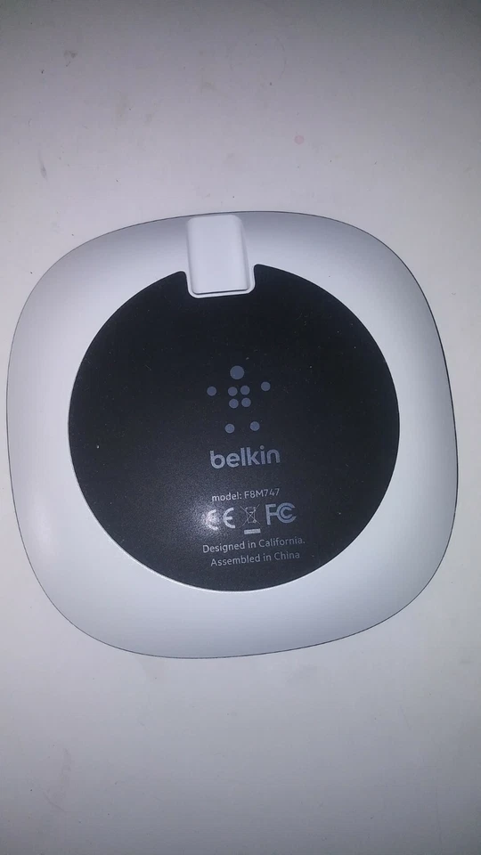 Belkin Boost Up Qi Almohadilla de carga inalámbrica en colores negros con cargador de 6 pies EA Foto 3 de 4