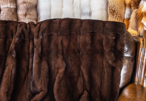 7609 Elegant Mahogany Mink Fur Blanket Genuine Pelt Throw Real Mink Fur Cover - Picture 5 of 8