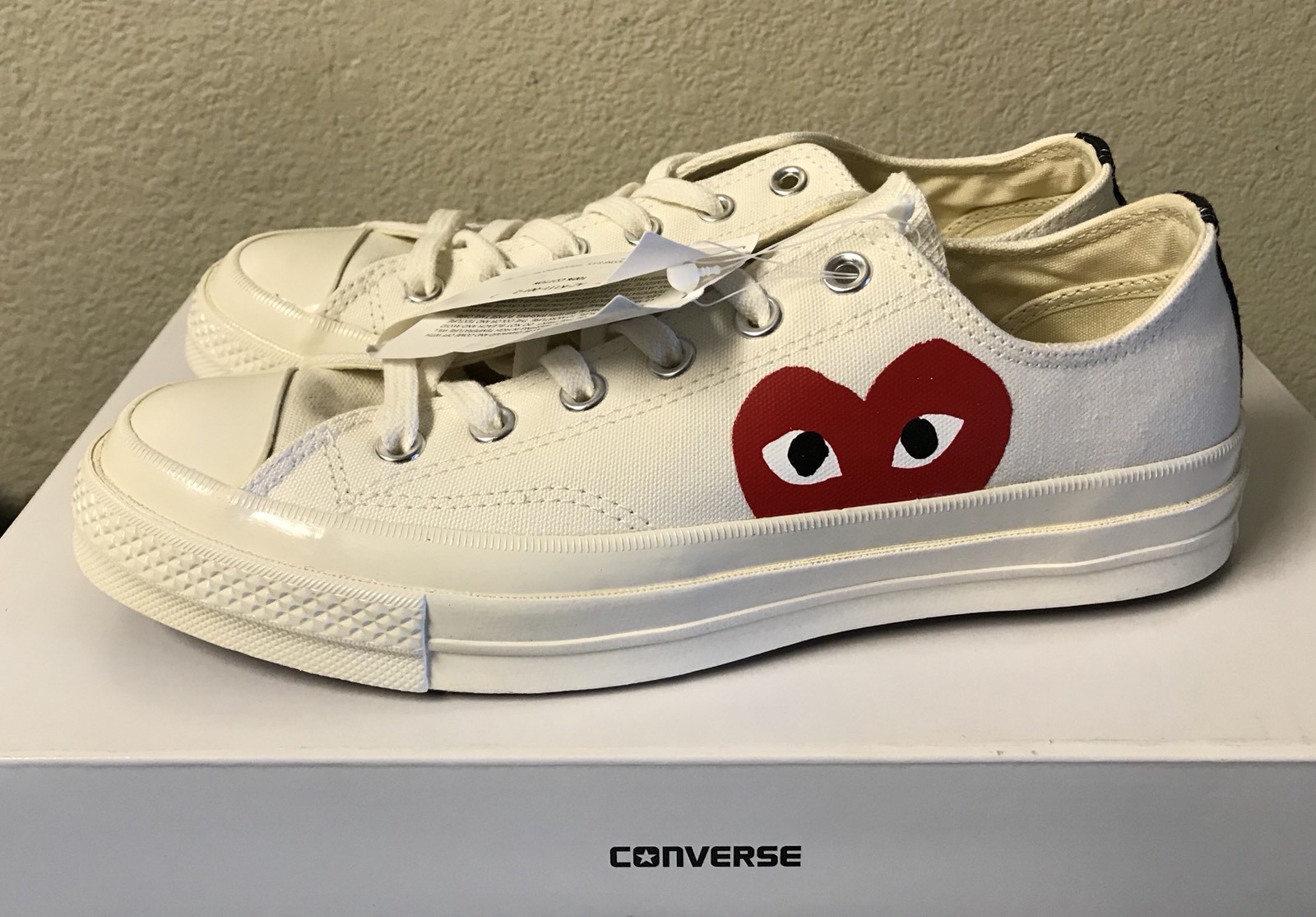 Converse x Comme Des Garçons CDG Play Chuck Taylor White Mens Sz 7/ Women’s Sz 9 Converse x Comme Des Garçons CDG Play Chuck Taylor White Mens Sz 7/ Women’s Sz 9