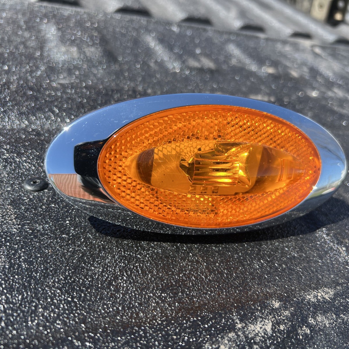 NEW OLD STOCK FACTORY Freightliner A06-71928-000 Marker lamp