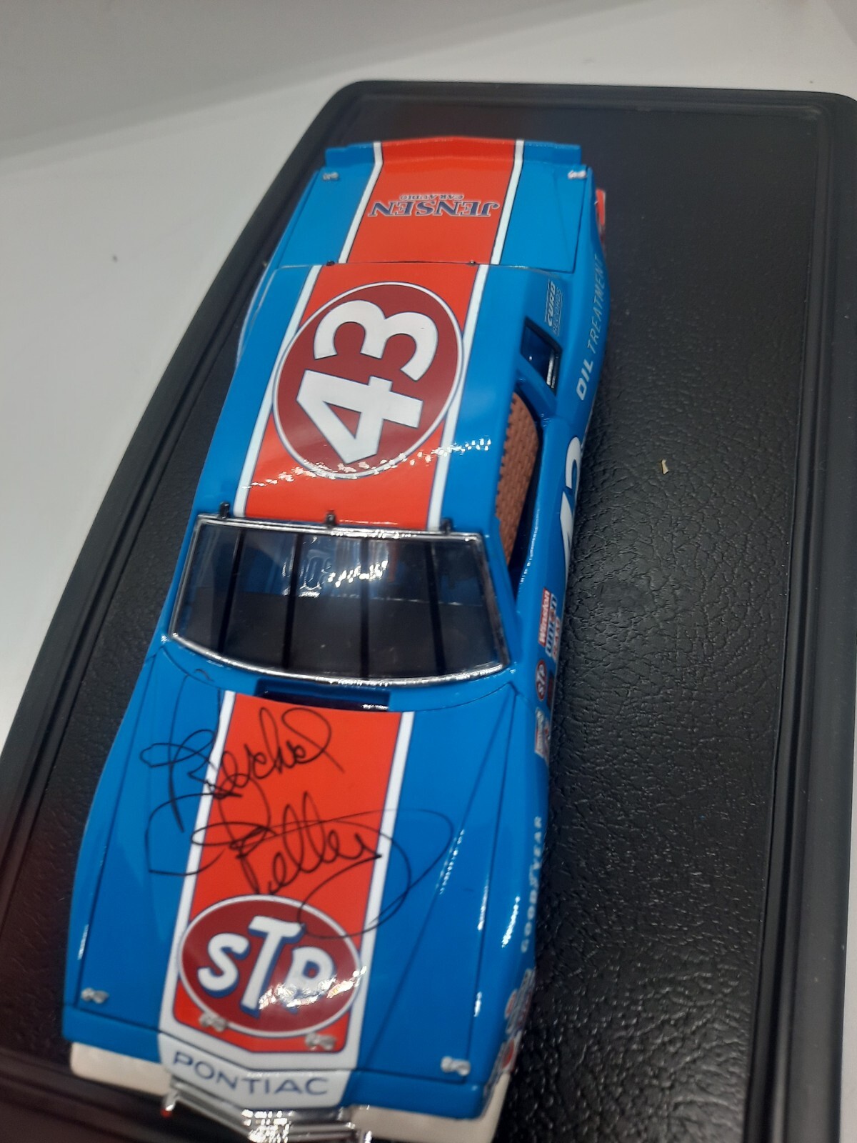Picture 11 of 24