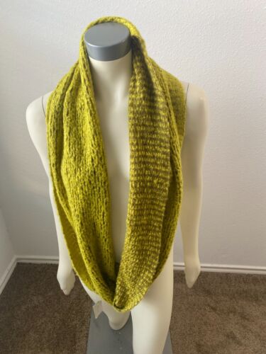 Collection Eighteen unisex lightweight INFINITY Scarf Green color one size - Picture 7 of 7
