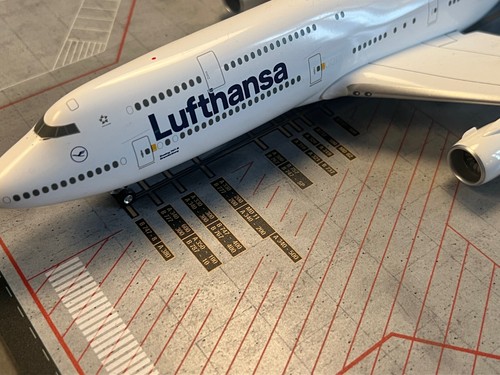 EDEL DIORAMA 1:200 ALUMINIUM!. z.B. f. Herpa. VIP Parking Lot. Airport. - Bild 10 von 12