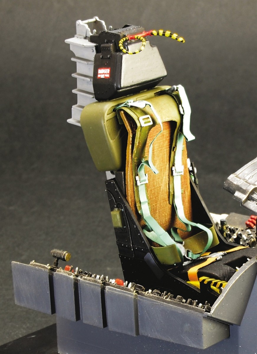 Italeri Plastic Model kit 1/12 scale Lockheed F-104G cockpit