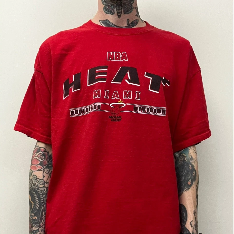 Vintage 90's Miami Heat NBA Basketball Sportswear Sports T-shirt - Image 4 of 4