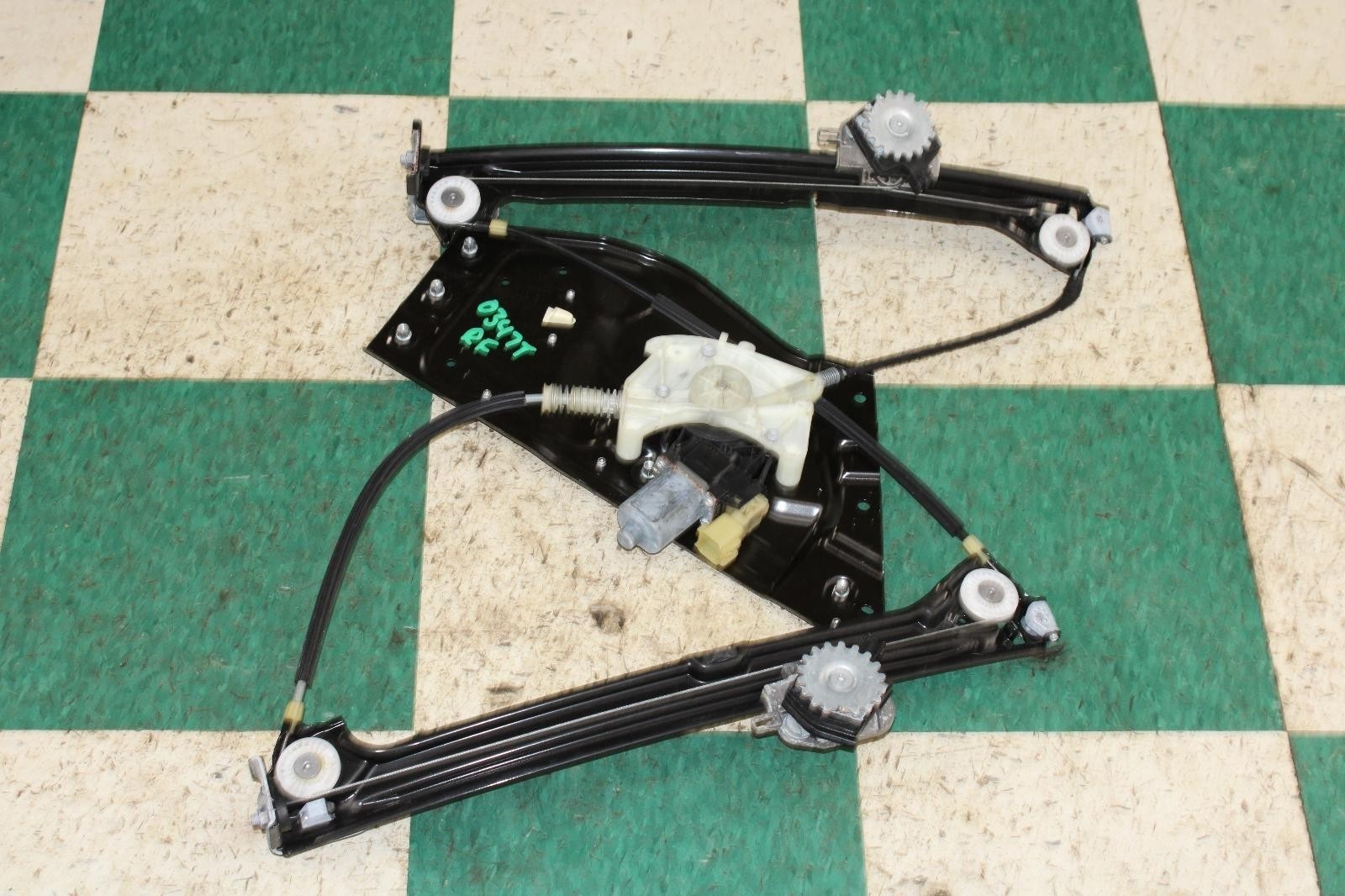 Maserati Quattroporte 2014-2024 Front Right Window regulator