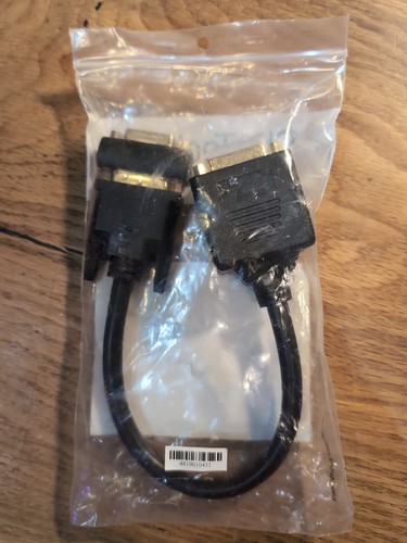 StarTech 1 ft DVI-D (Male) to 2x DVI-D (Female) Digital Video Splitter Cable - Picture 2 of 3