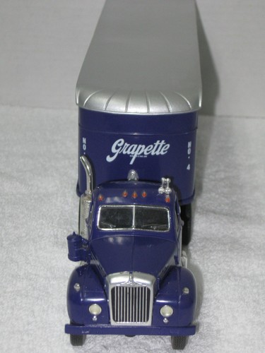 FIRST GEAR ~ B MODEL MACK GRAPETTE SODA TRUCK ~ 1:34 SCALE ~ NO BOX - Picture 7 of 11