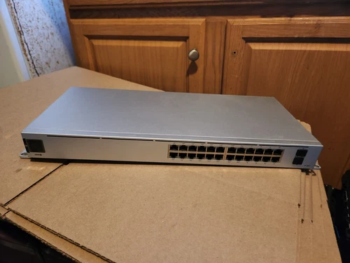 Ubiquiti Networks UniFi Switch 24-Ports PoE 1000Mbps Switch (USW-24-POE)