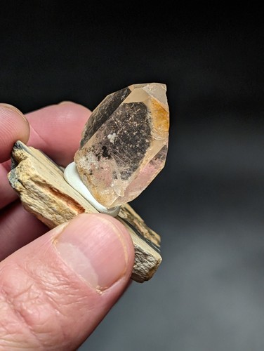 Nacrite + Manganese Included Quartz, Montgomery Co. Arkansas, w/ Shale Display - Picture 7 of 13