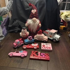 Hugs & Kisses Wooden Shelf Sitter with Gold Glitter