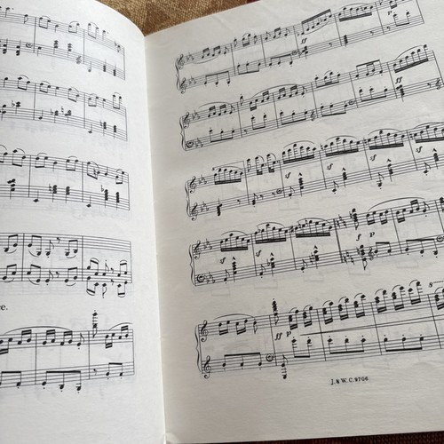 La Boutique Fantasque: Rossini - orchestrated by Respighi : ARMONIA: J&W Chester - Picture 4 of 6