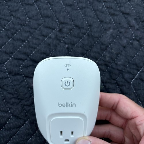 Belkin WeMo Wi-Fi Smart Switch Outlet Plug - Model F7C027 - Alexa / Google - Picture 2 of 6