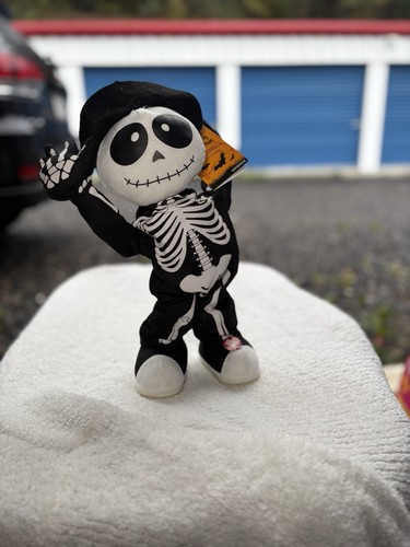 Halloween Spooky Village 13 pulgadas animado baile peluche esqueleto - Imagen 1 de 9