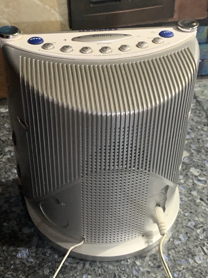 Sangean RCR-3 AM/FM Atomic Digital/Analog Clock Radio - White - Image 3 of 4