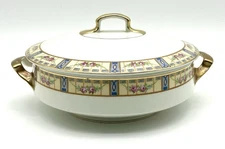 J&G Meakin Casserole Or Vegetable Serving Dish With Lid Gold Handles 9”