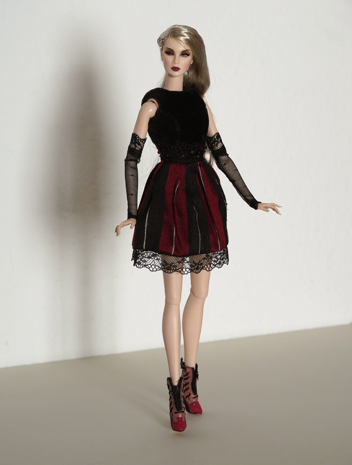 Integrity Toys Nu.Face hanfgefertigtes Outfit Kleid mit Spitzen-Handschuh OOAK