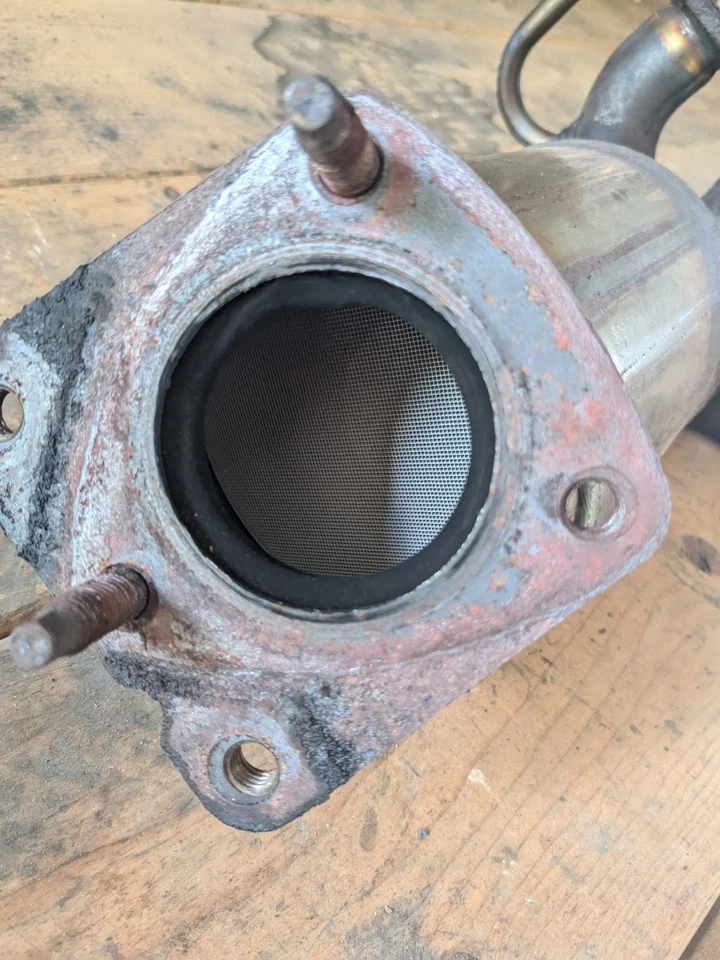 Chevy Spark 2013 convertidor catalítico fabricante de equipos originales y colector de escape no mercado de accesorios 1,2 L Foto 2 de 4