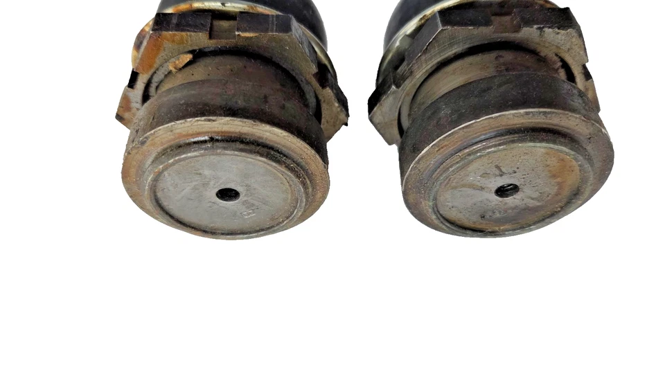 Buick LeSabre Wildcat Electra 1963-1970: par de rótulas superiores NORS hecho en EE. UU. Foto 2 de 3