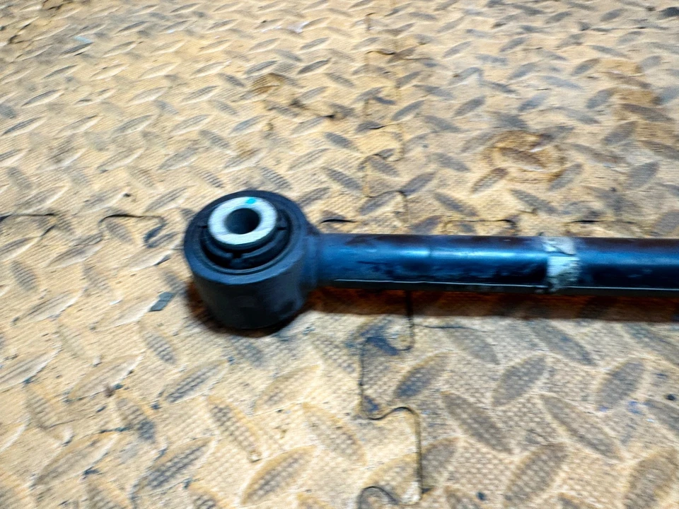 16-20 KIA SORENTO TRASERO DERECHO LADO PASAJERO BRAZO DE CONTROL INFERIOR ENLACE LATERAL OEM Foto 2 de 3