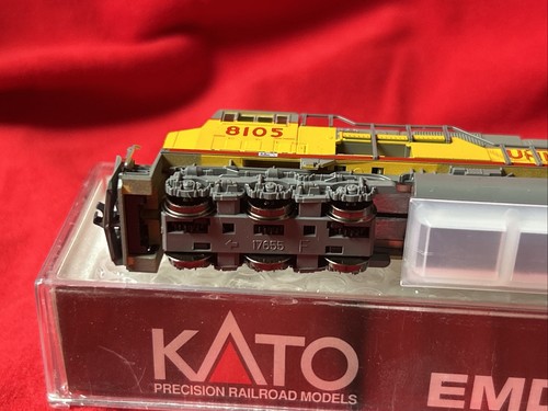 Kato N Scale 176-5606 EMD SD90/43 MAC UNION PACIFIC 8105 - Picture 6 of 7