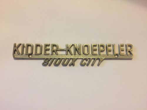 Vintage Metal Kidder-Knoepfler Sioux City Car Automobile Dealership Emblem - Picture 1 of 1