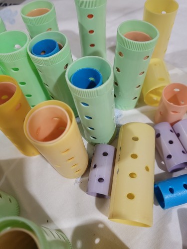 Lot of 41 Vintage Mid Century Plastic Hair Curlers Rollers Different Sizes - Picture 4 of 6