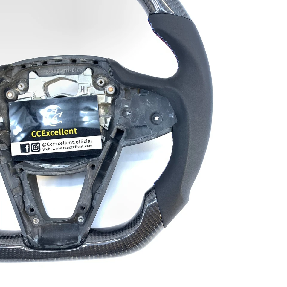 Volante de fibra de carbono para BMW 2017-2025 X5 X6 X7 530E 530I 540I 640I M550I Foto 3 de 4