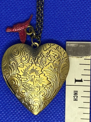 Gold Engraved Heart Locket Red Hummingbird Charm Necklace Photo Bird Victorian - Picture 7 of 10