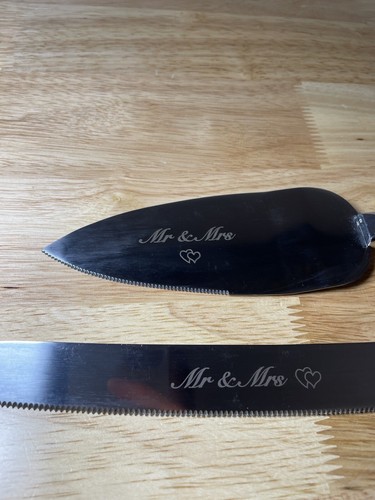MR & MRS Edelstahl Hochzeitstortenheber & Messer Set mit klarem Acrylgriff - Bild 2 von 8