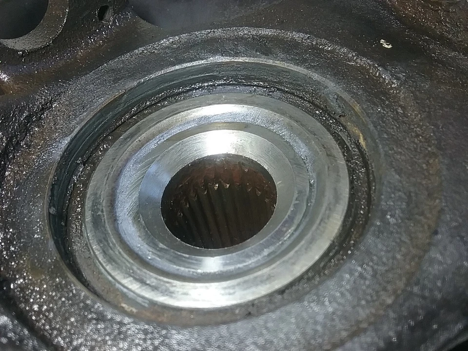 2001-2005 Honda Civic LX Left Front Spindle Knuckle With Hub 1.7LAutomatic(ZC109 - Image 3 of 4