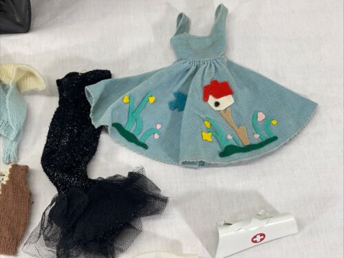 Vintage 1960s Mattel Barbie/Midge/Skipper Doll Lot, Storage Case & Clothes - Picture 13 of 24