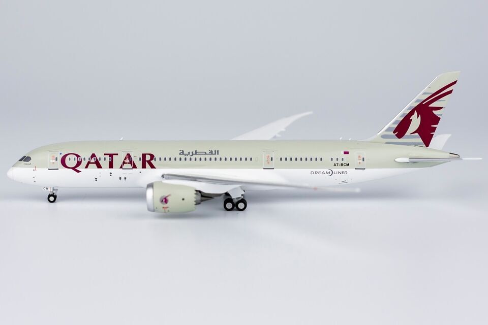 未開封　Boeing 787-8 Qatar Airways 1:200 Qatar Airways Boeing 787-8 1:200 scale model | Qatar Airways