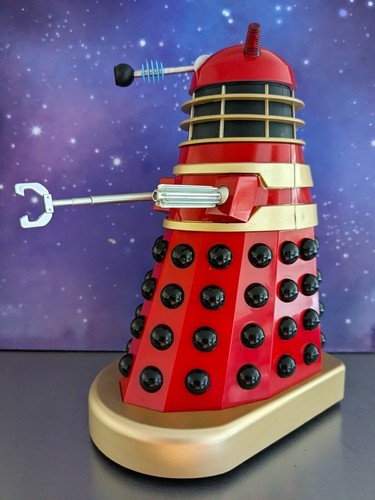 Figura de control remoto infrarrojo Dalek de la película roja negra y dorada de Doctor Who en caja - Imagen 3 de 10