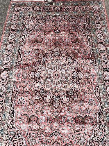 Hand-Woven Silk and Wool Floral Area Rug 4' x 6' - Picture 2 of 8
