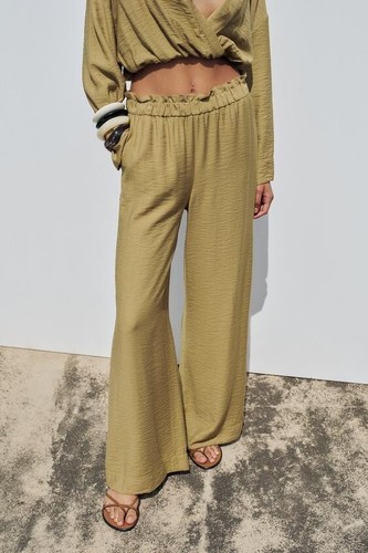 NUEVO CON ETIQUETAS ZARA PIERNA ANCHA CINTURA FRUNCIDA PANTALÓN Y DOBLADILLO ELÁSTICO CROP TOP CONJUNTO S - Imagen 5 de 11