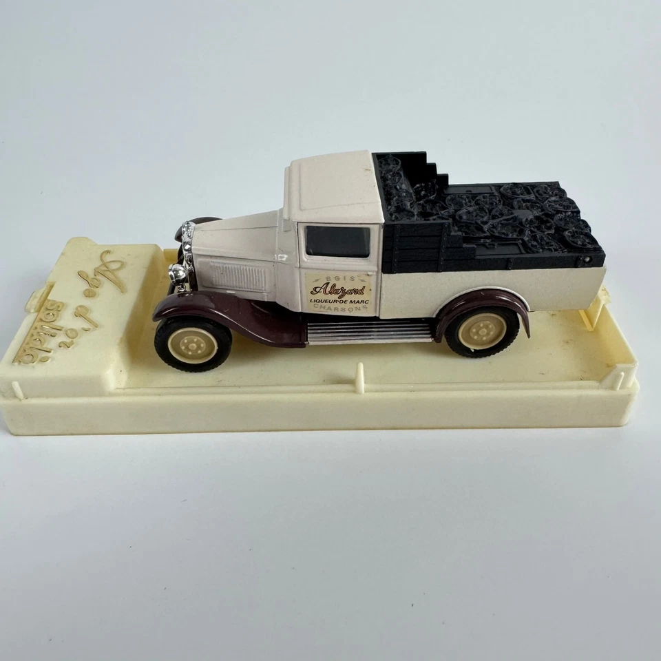 Camión carbón Solido Age dor 1:43 4408 Citroen C4F "Charbonnier" blanco sin caja Foto 3 de 4