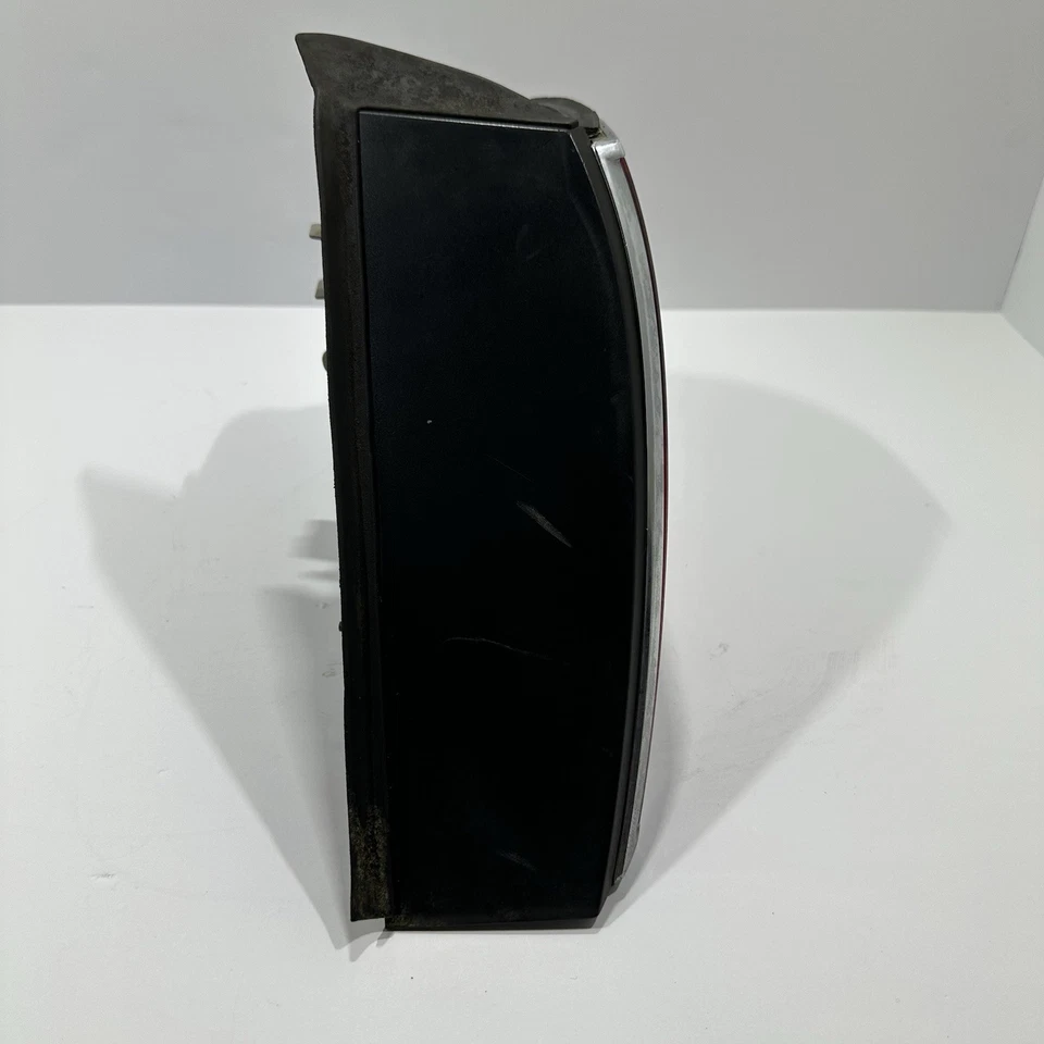 Luz trasera de freno de pasajero derecho Jaguar XJ8 1998-2003 LNC4900CB OEM Foto 3 de 4